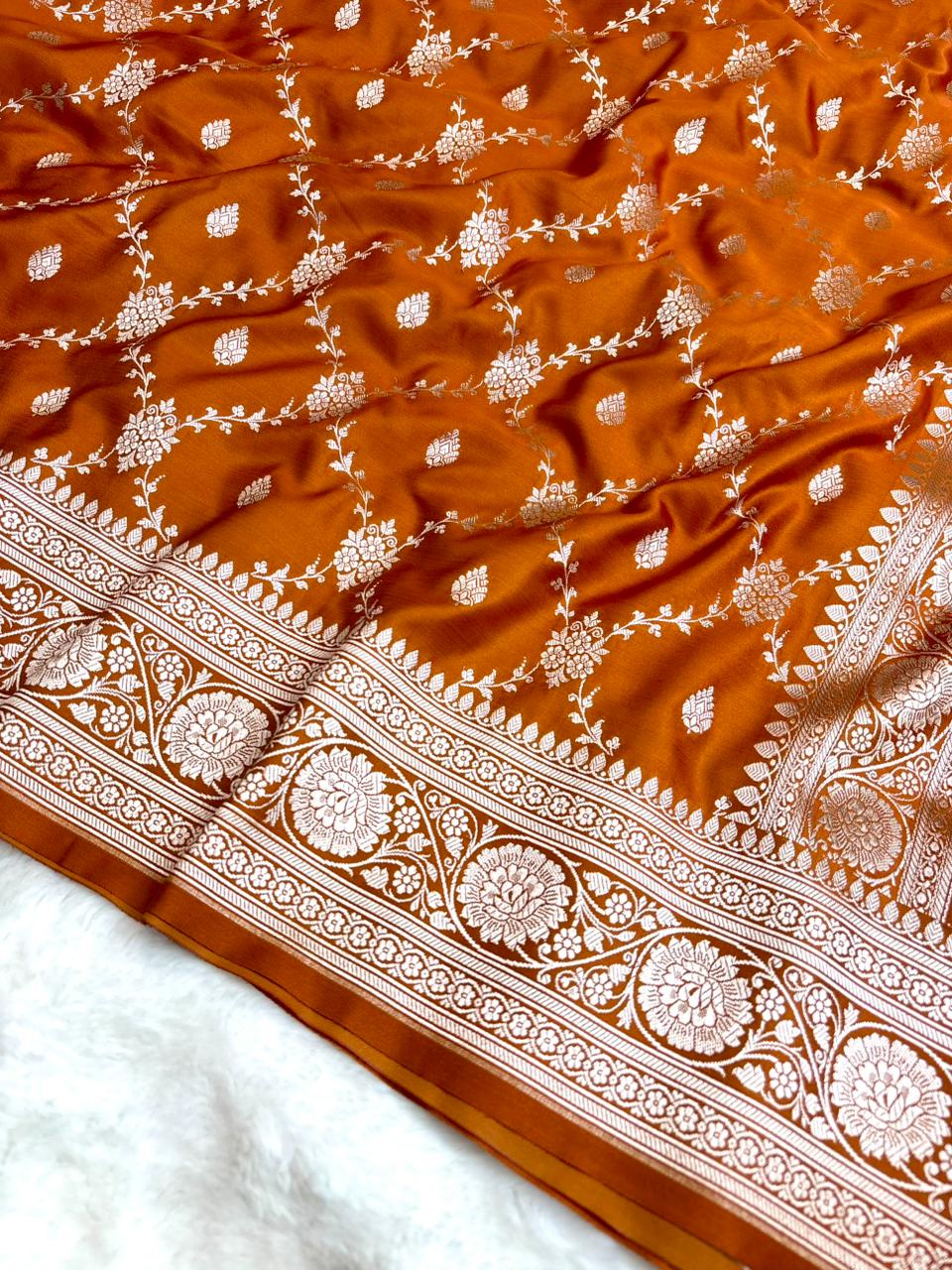 Saree Mashru Silk Jaal & Buti