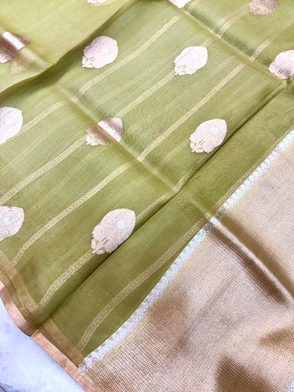 Saree Pure Banarasi Kora Silk borderless buta